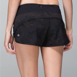 Lululemon green camo running shorts 6 tall